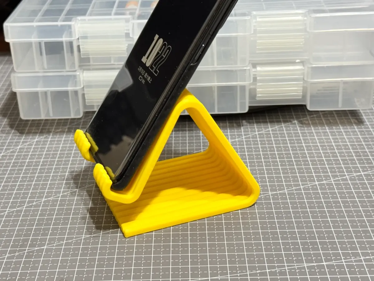 Support téléphone rayé minimaliste