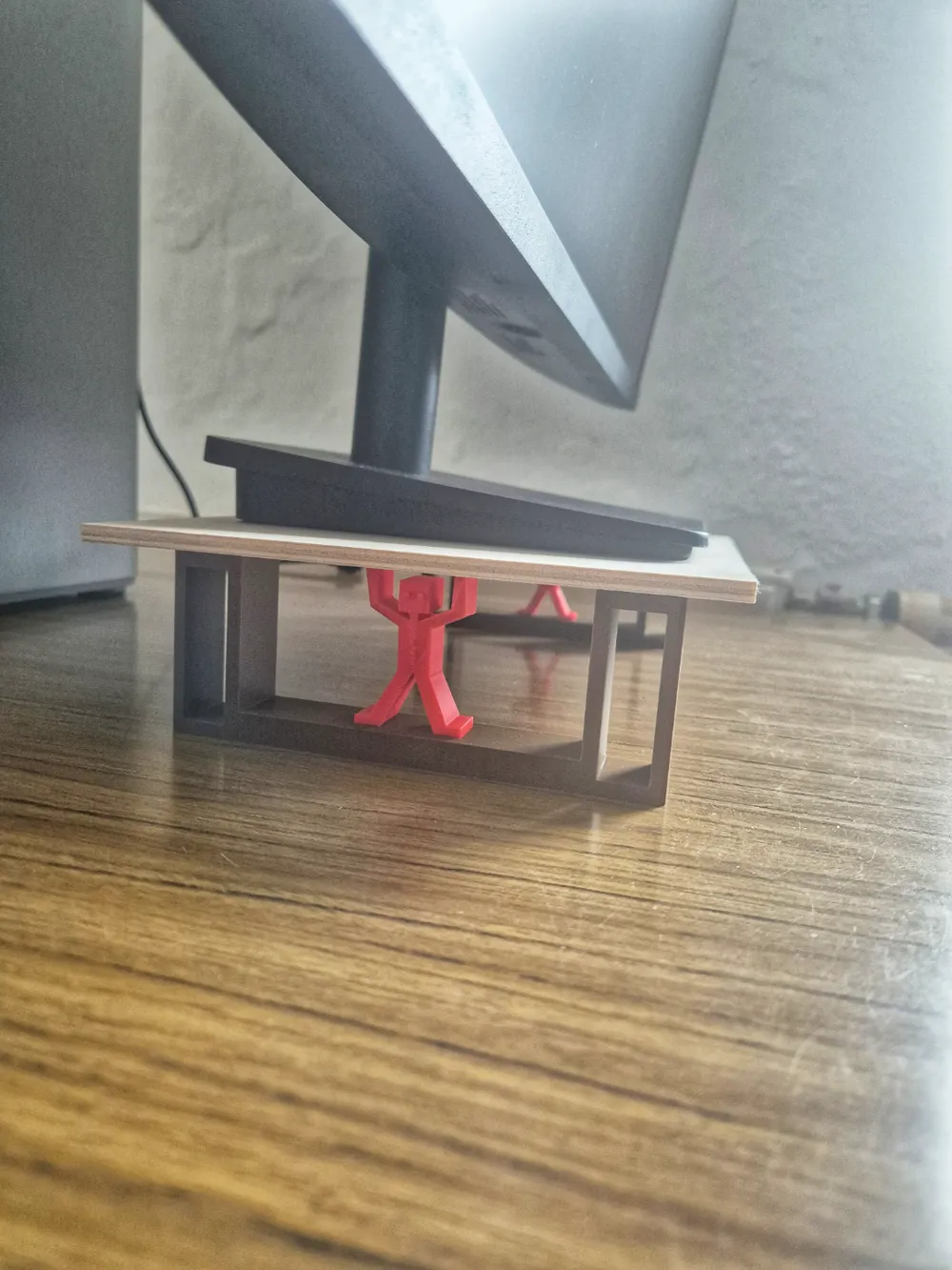 Figure Monitor Stand by Michi - MakerWorld