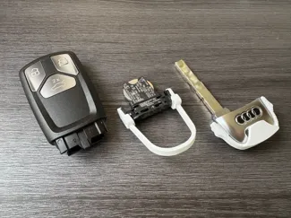 奥迪车钥匙电池更换工具