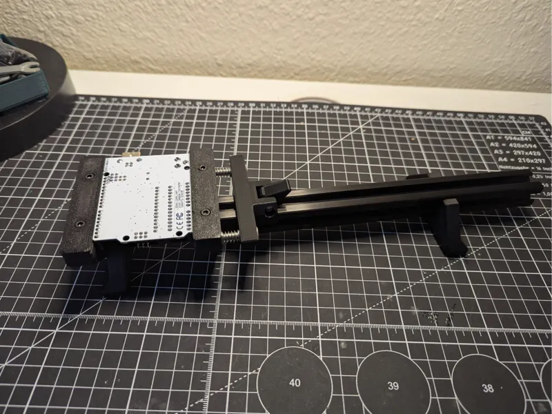 Thickvise: 2020 T-slot extrusion PCB Vise