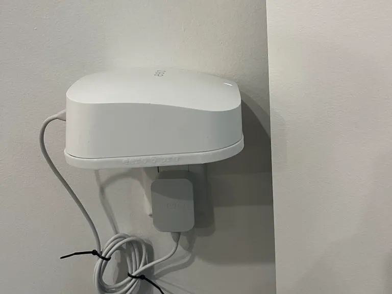 eero 6 pro outlet mount