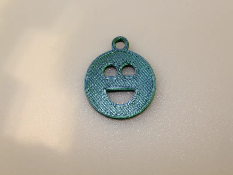 happy emotie keychain
