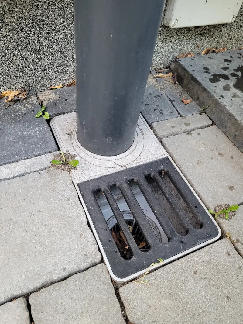 MARLEY system gutter drain flap