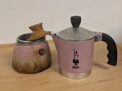 Tamper/press for coffee