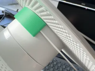 Clip for respooling filament