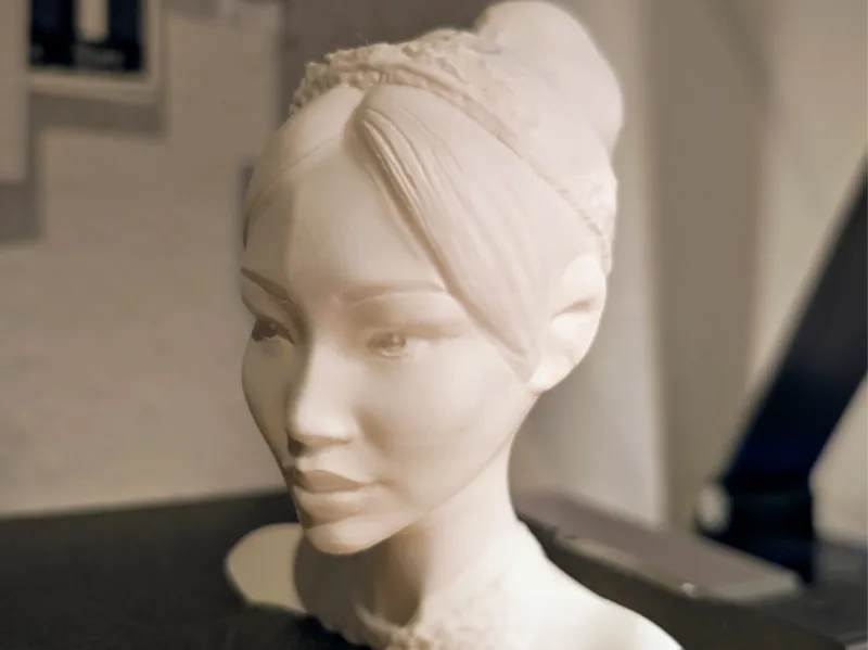 Female head with crown