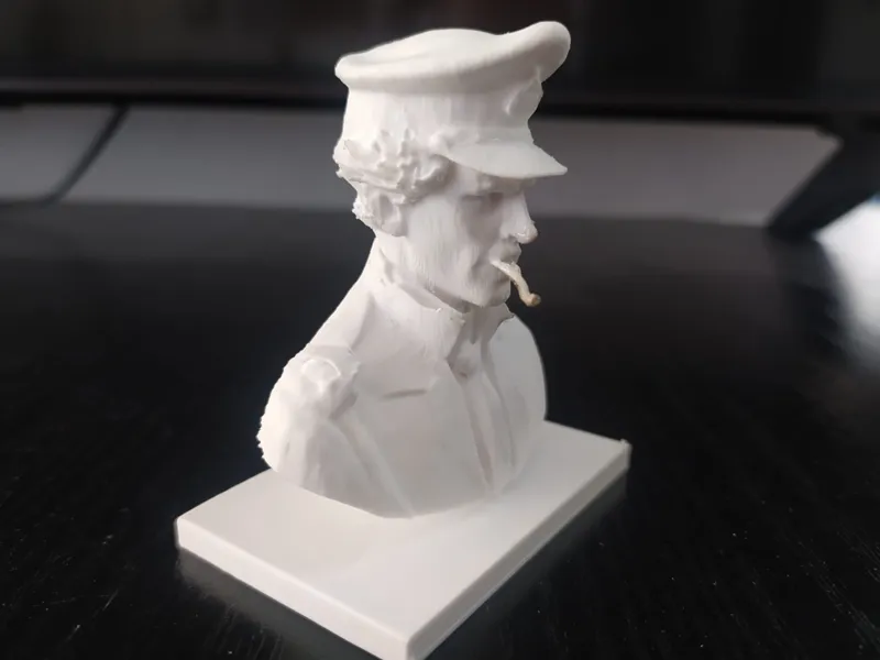 Corto Maltese busto