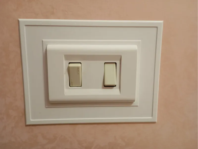cornice interuttore 
