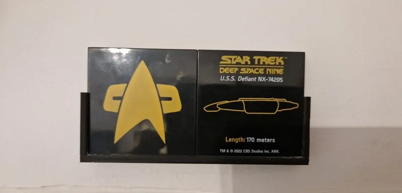 Wall mount for display plaque