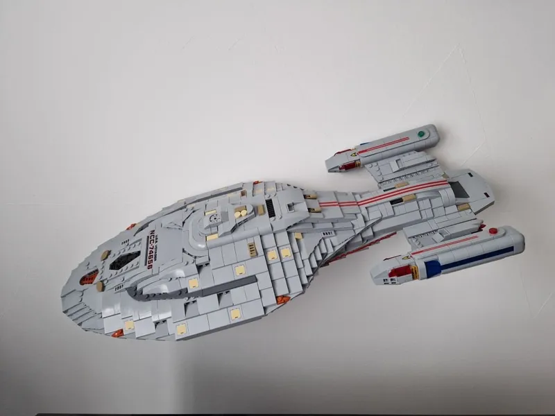 Bluebrixx Star Trek Voyager Wall Mount
