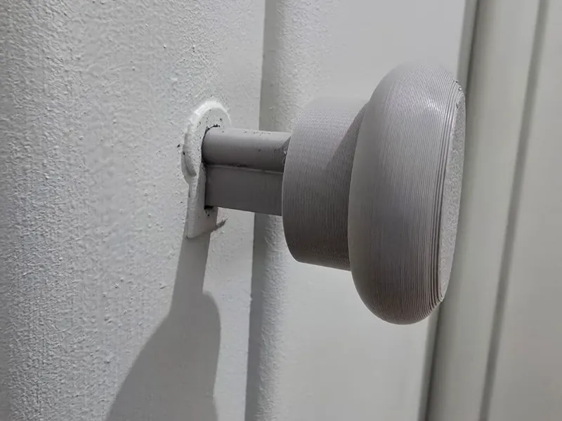 Door keyhole cabinet