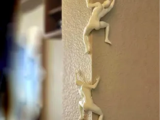 Climbing man - Statue Sculpture - DECOR - STATUE
