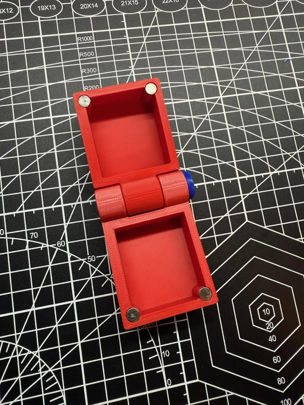 Small Storage Box with Magnetic Closure - Free 3D Print Model - MakerWorld