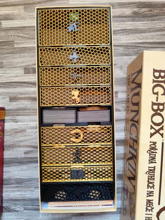 Munchkin insert for big box