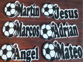 llavero con nombre y pelota de futbol