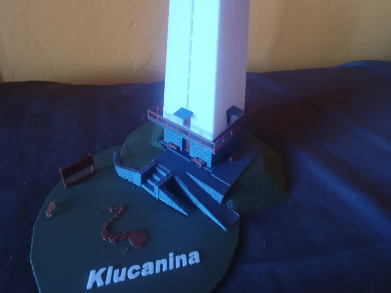 Rozhledna Klucanina - schodiště a podstavec.