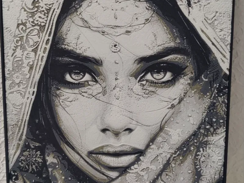 woman with beautiful eyes hueforge