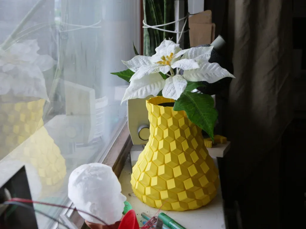 Vase motif nid d'abeille