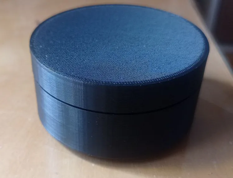 Cilindrical twist open case