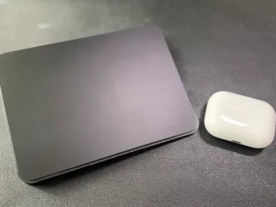 Apple Magic Trackpad low-profile ergonomic base