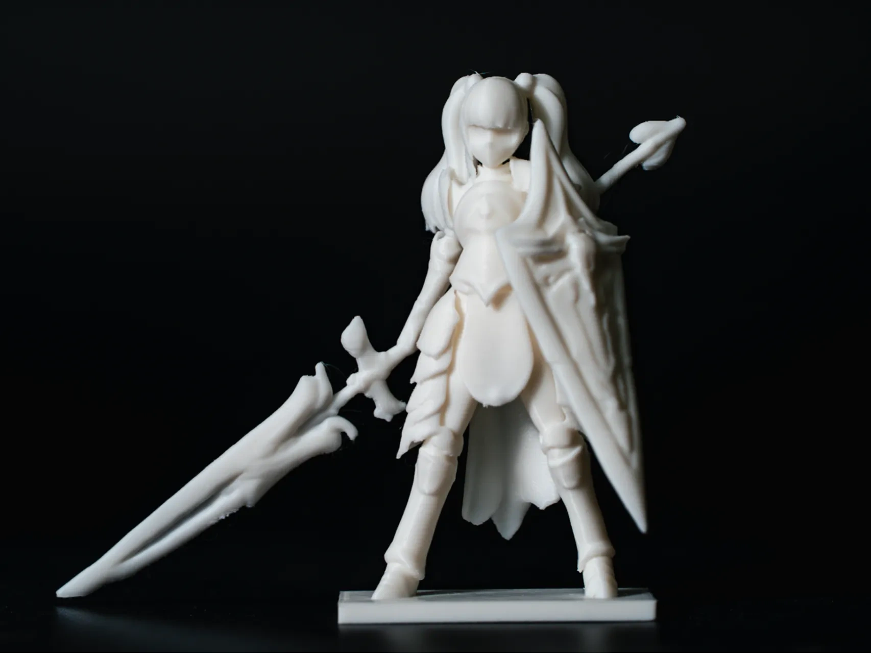 全副武装的双马尾骑士少女