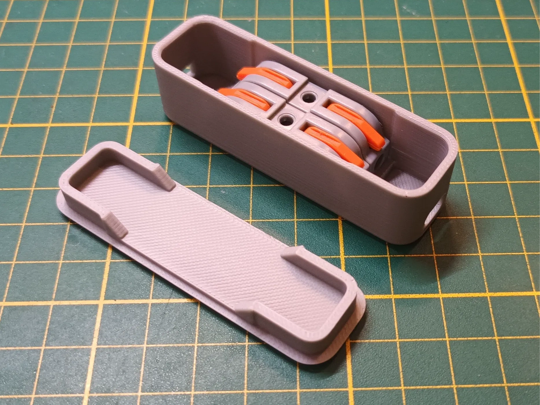 电缆连接器外壳