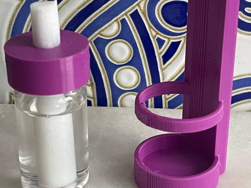 Support with lid for glass bottle