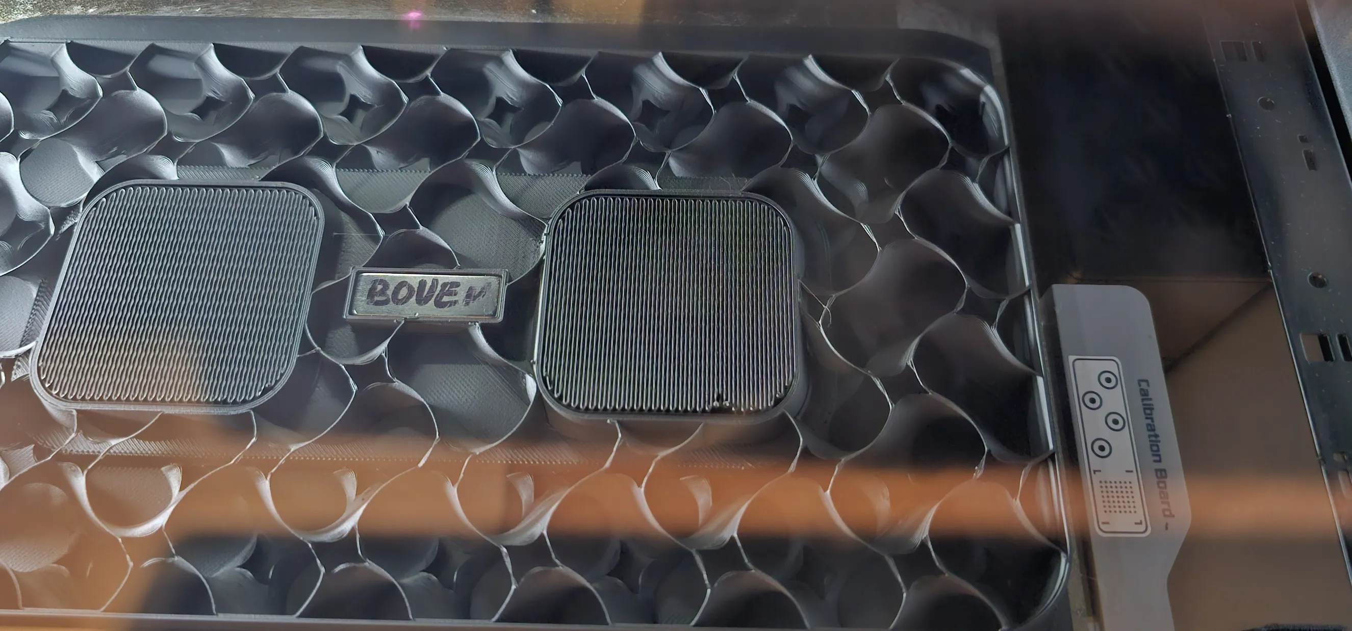 Mark both upper sides of magnet. The magnet on both prints should be in the same orientation!