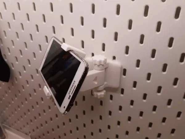 Support de téléphone orientable pour tableau Skadis