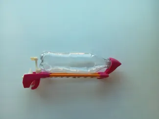 可乐瓶子制作的动力船