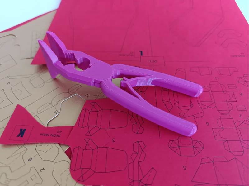Pliers for papercraft 