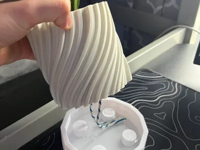Self-Feeding Plant Pot Tray