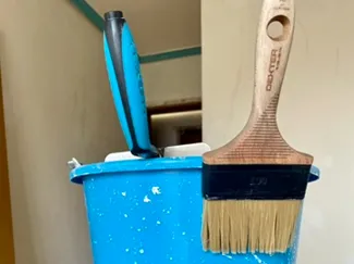 Bucket mod clip for brush