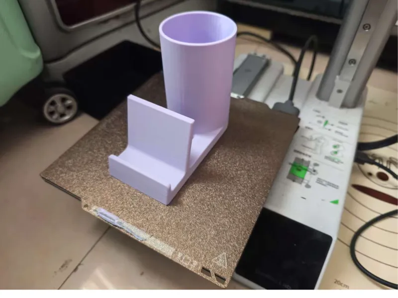 既可以做笔筒又可以做手机支座