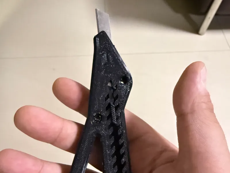 blade cutter 9mm  ergonomic