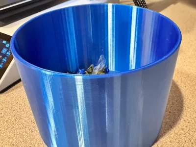 Mini trash can