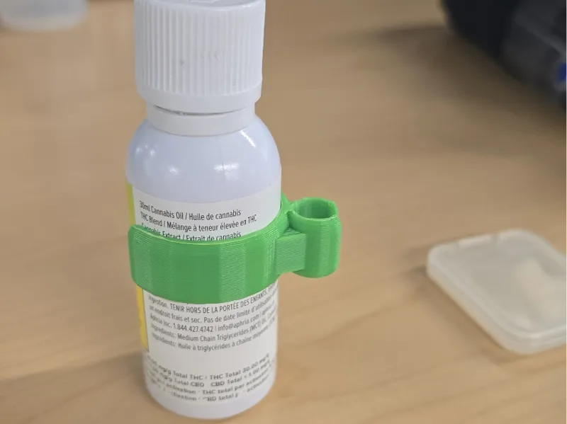 Clip for Good Supply oil bottle & syringe