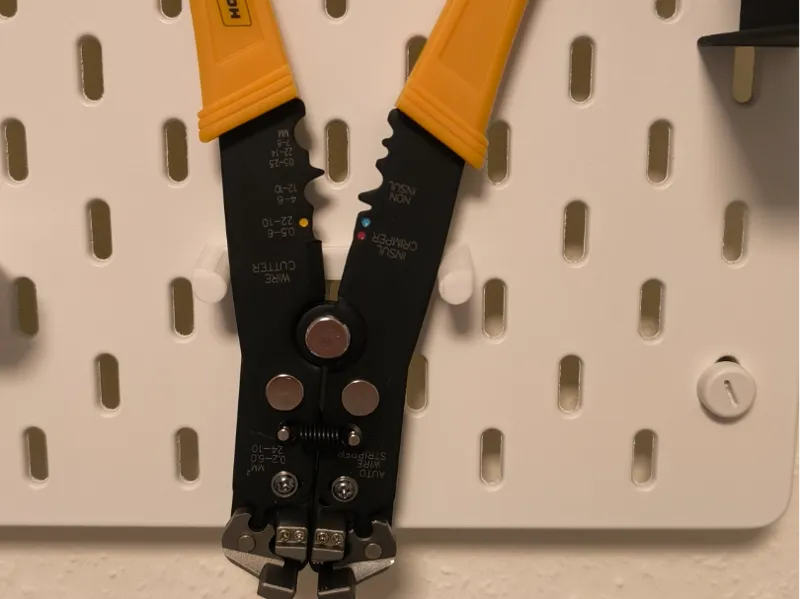 Skadis Wire Stripper Mount (Holex)(Ikea Pegboard)