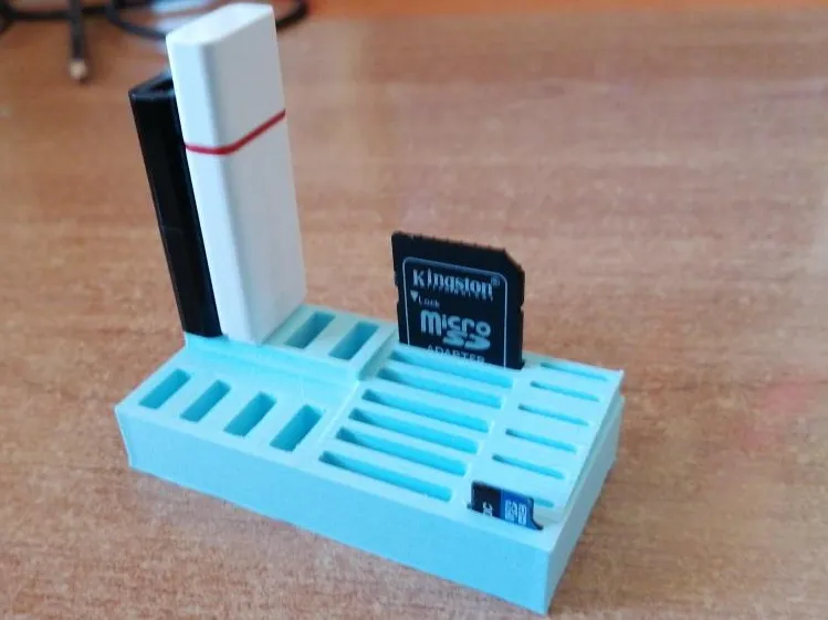 Range-clés USB et cartes SD