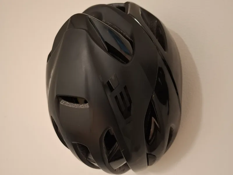 Cyclinghelmet wall mount