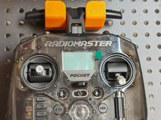 Radiomaster Pocket遥控器洞洞板挂架