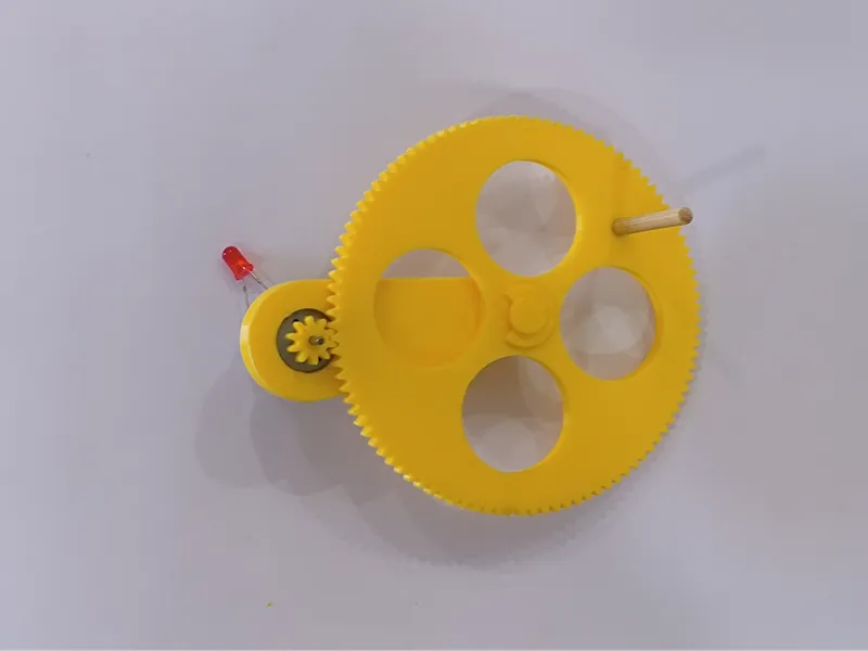 Hand-Crank Generator for School Projects