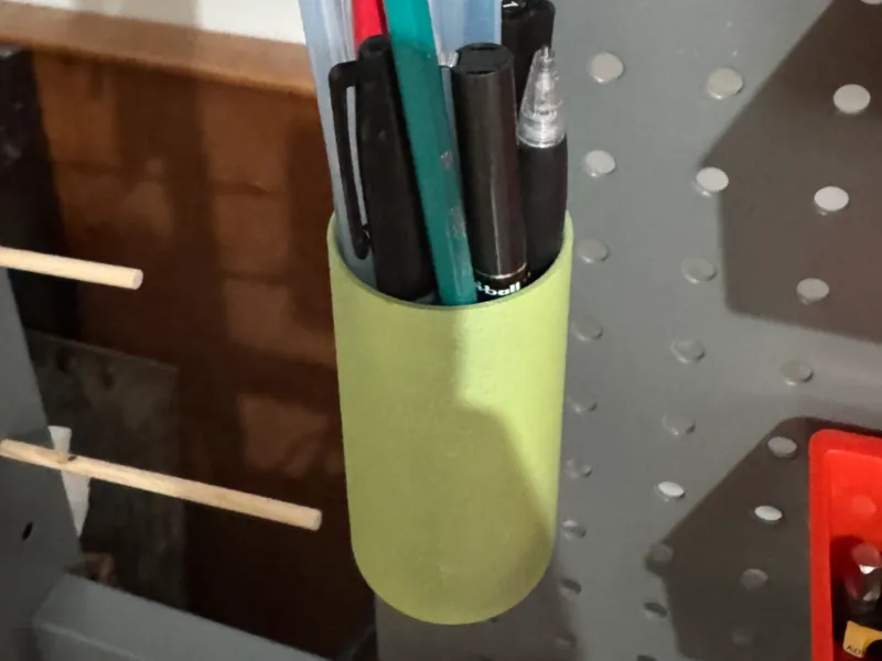Magnet pencil holder