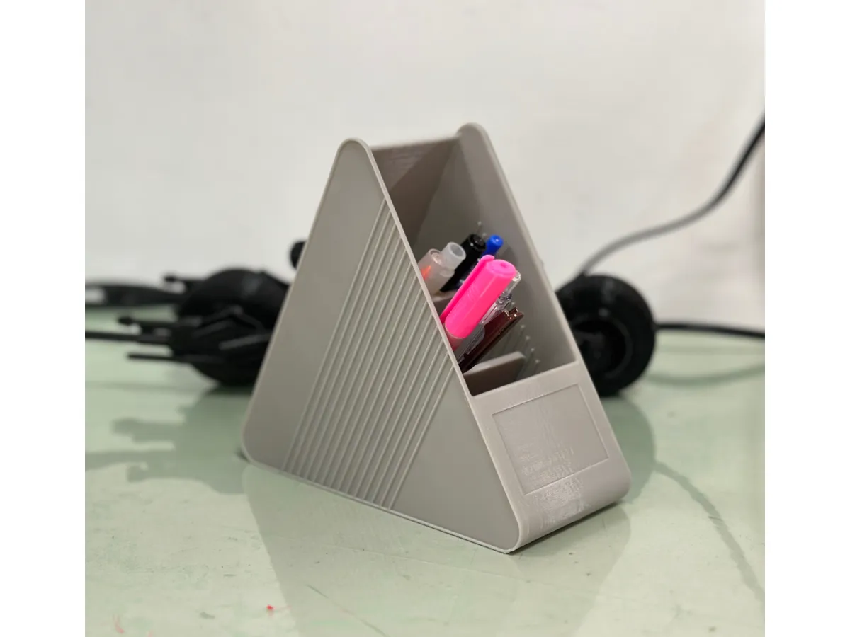 Pot à crayons triangulaire