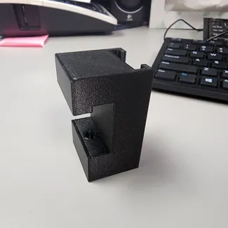 Ventilator rail clamp