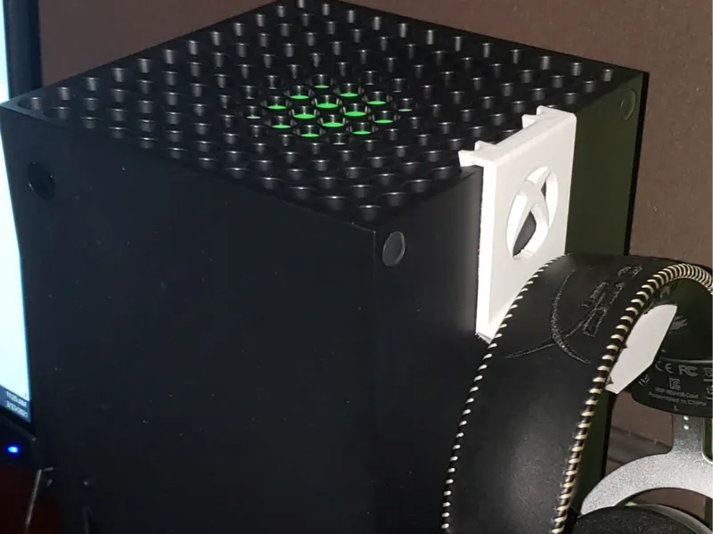 Minimalist Xbox headset stand