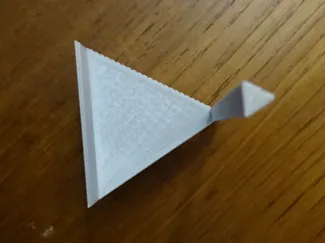 Cadeira triangular para apoio do telemóvel
