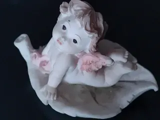 Putto su foglia