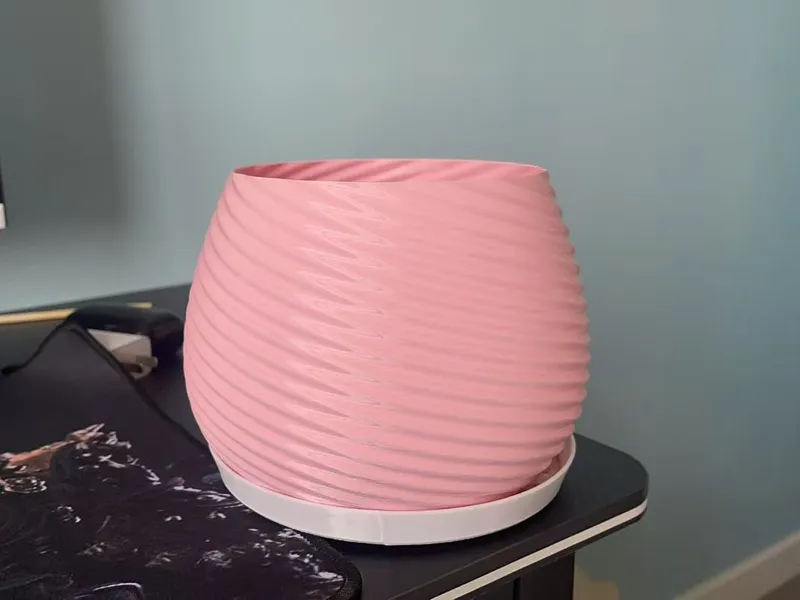 螺旋纹理花瓶