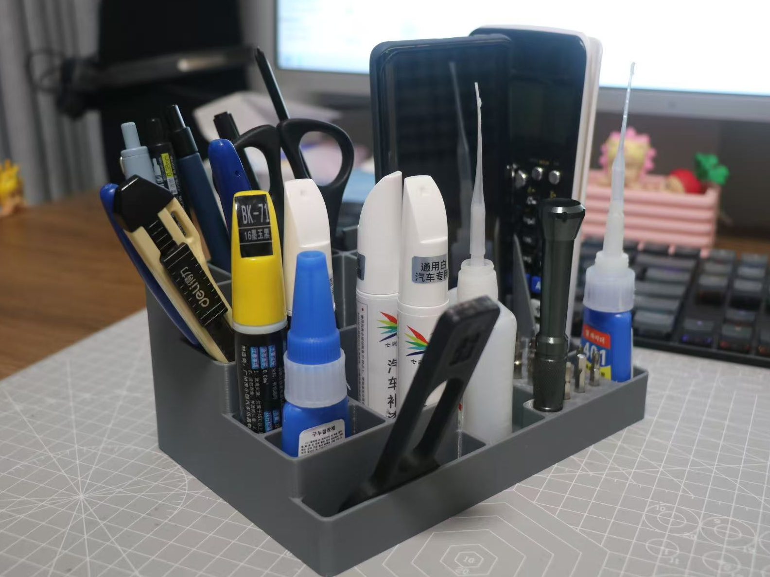 紧凑型桌面综合整理器/收纳盒